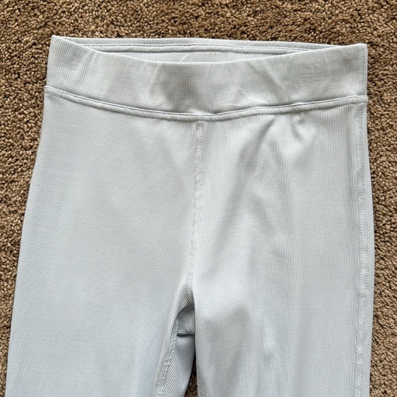 Outdoor Voices Superform Rib Kick Flare Leggings Pants in Jasmine - Picture 4 of 9